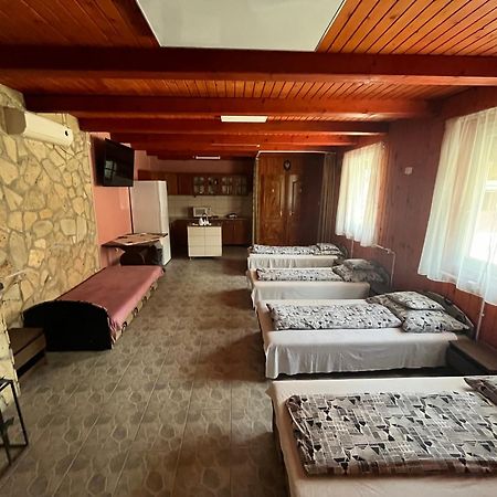 Tiszavirag Apartman Tiszakeszi Buitenkant foto