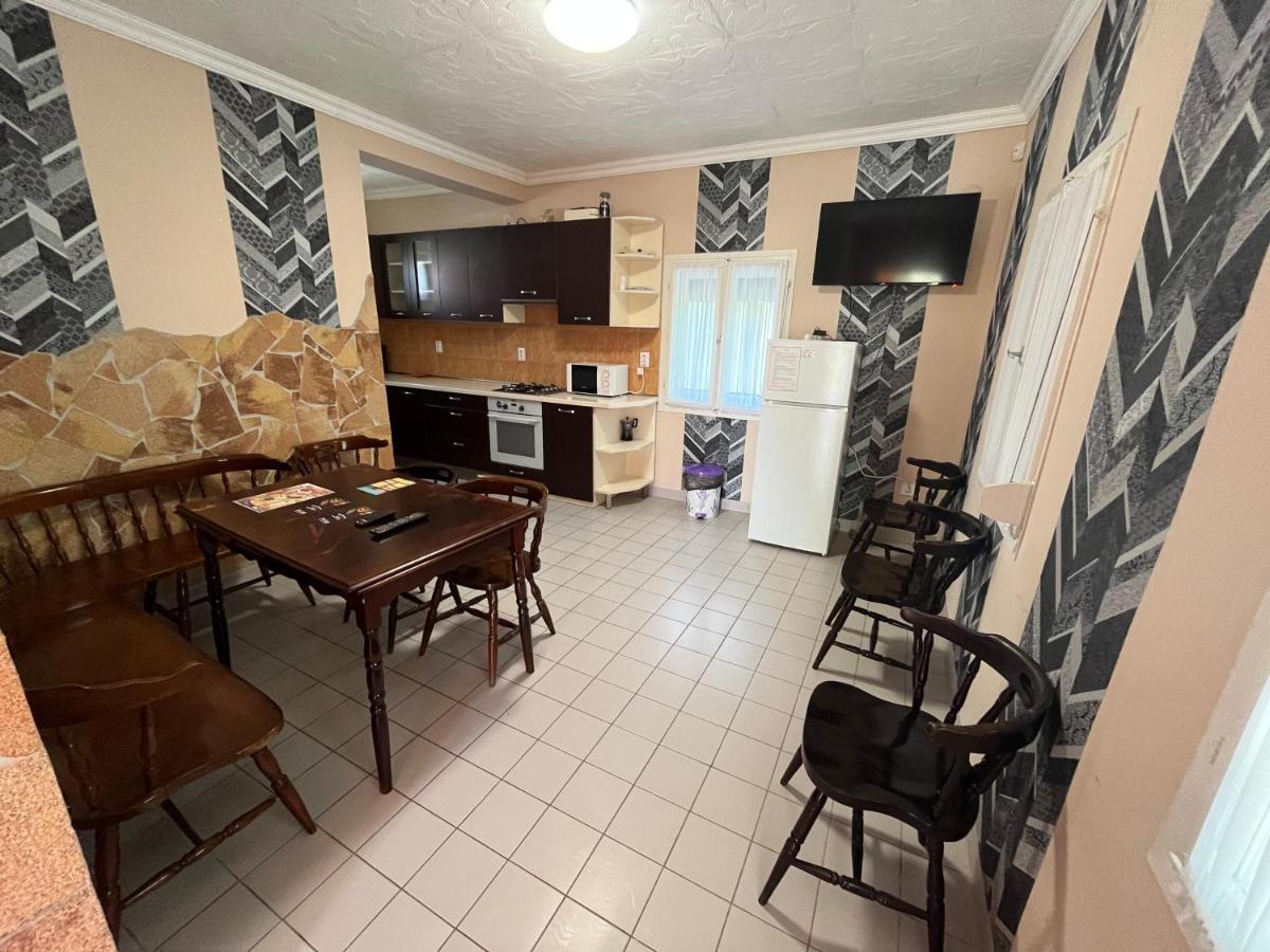 Tiszavirag Apartman Tiszakeszi Buitenkant foto