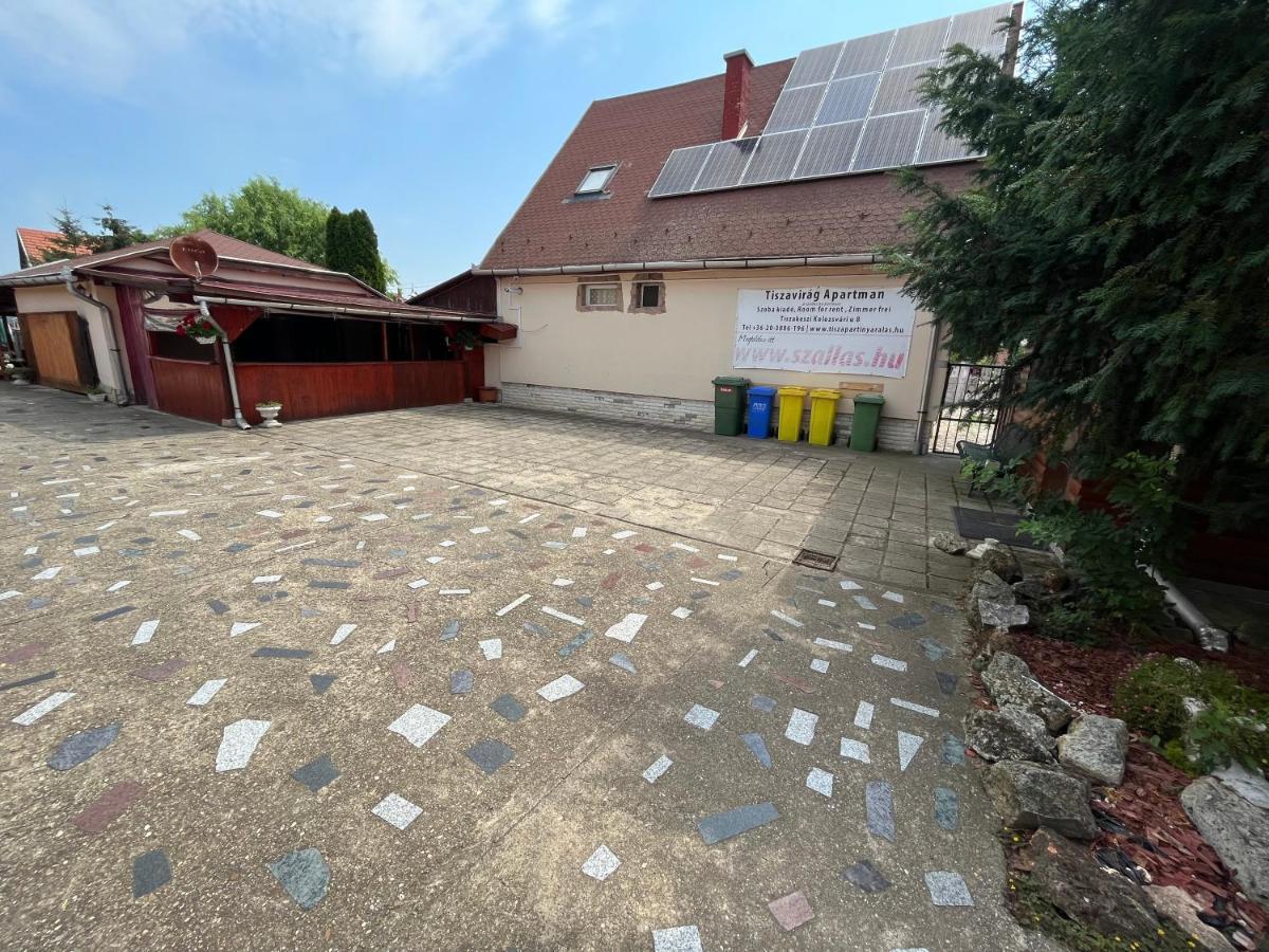 Tiszavirag Apartman Tiszakeszi Buitenkant foto