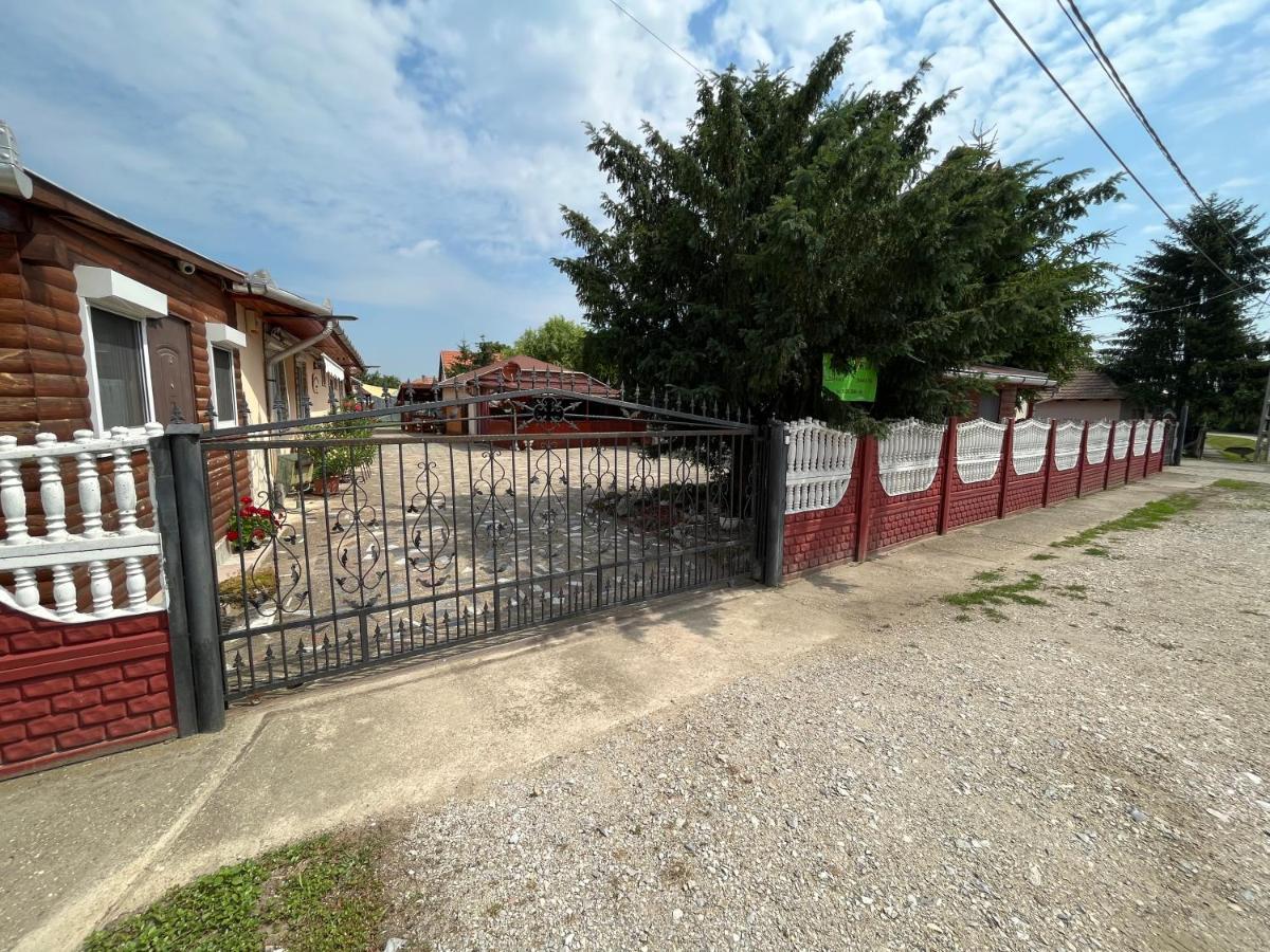 Tiszavirag Apartman Tiszakeszi Buitenkant foto