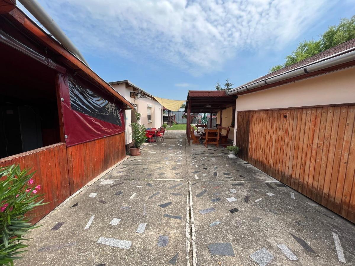 Tiszavirag Apartman Tiszakeszi Buitenkant foto