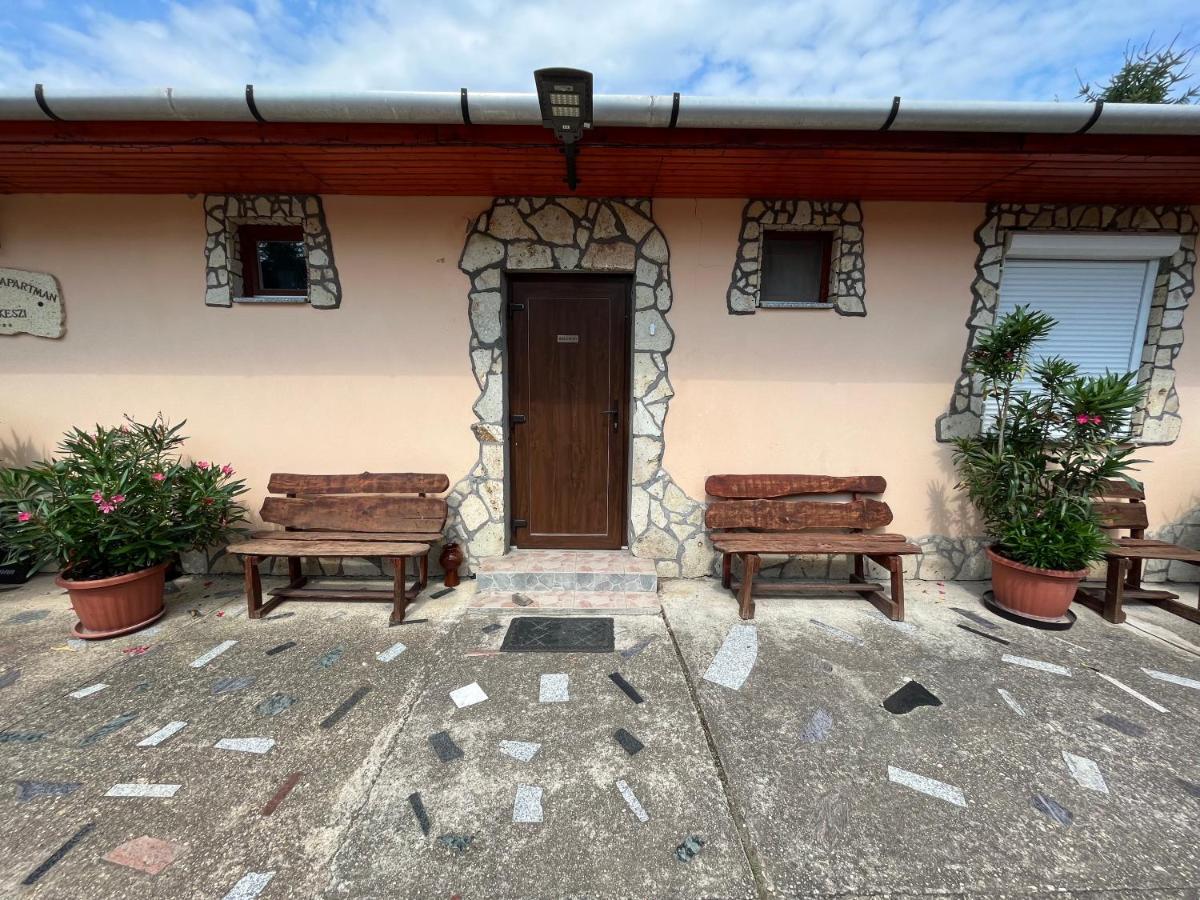 Tiszavirag Apartman Tiszakeszi Buitenkant foto