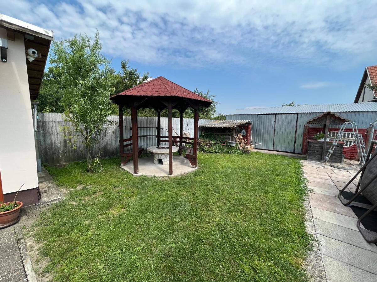 Tiszavirag Apartman Tiszakeszi Buitenkant foto