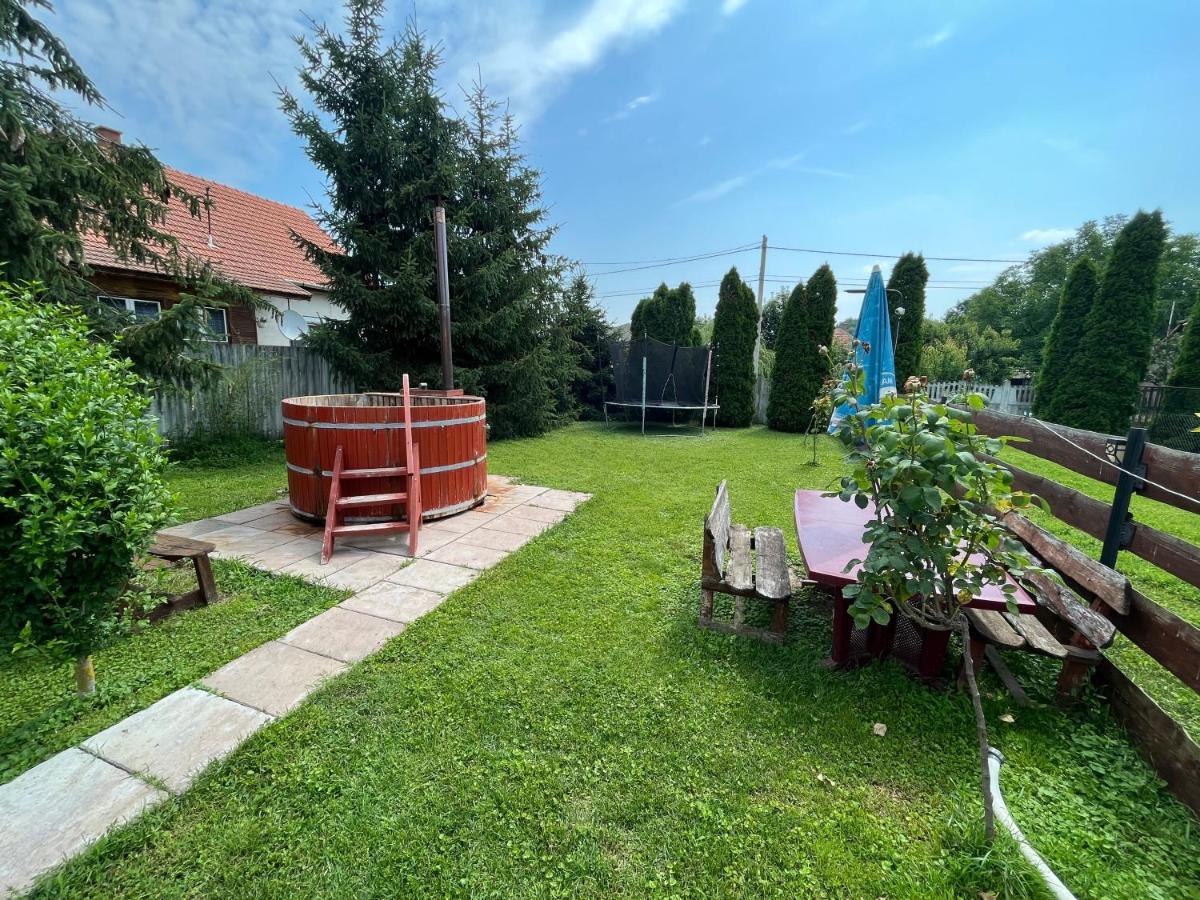 Tiszavirag Apartman Tiszakeszi Buitenkant foto
