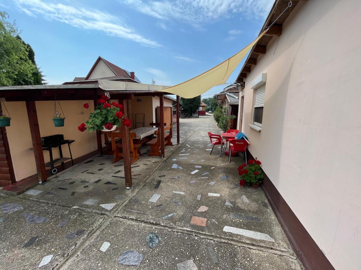 Tiszavirag Apartman Tiszakeszi Buitenkant foto