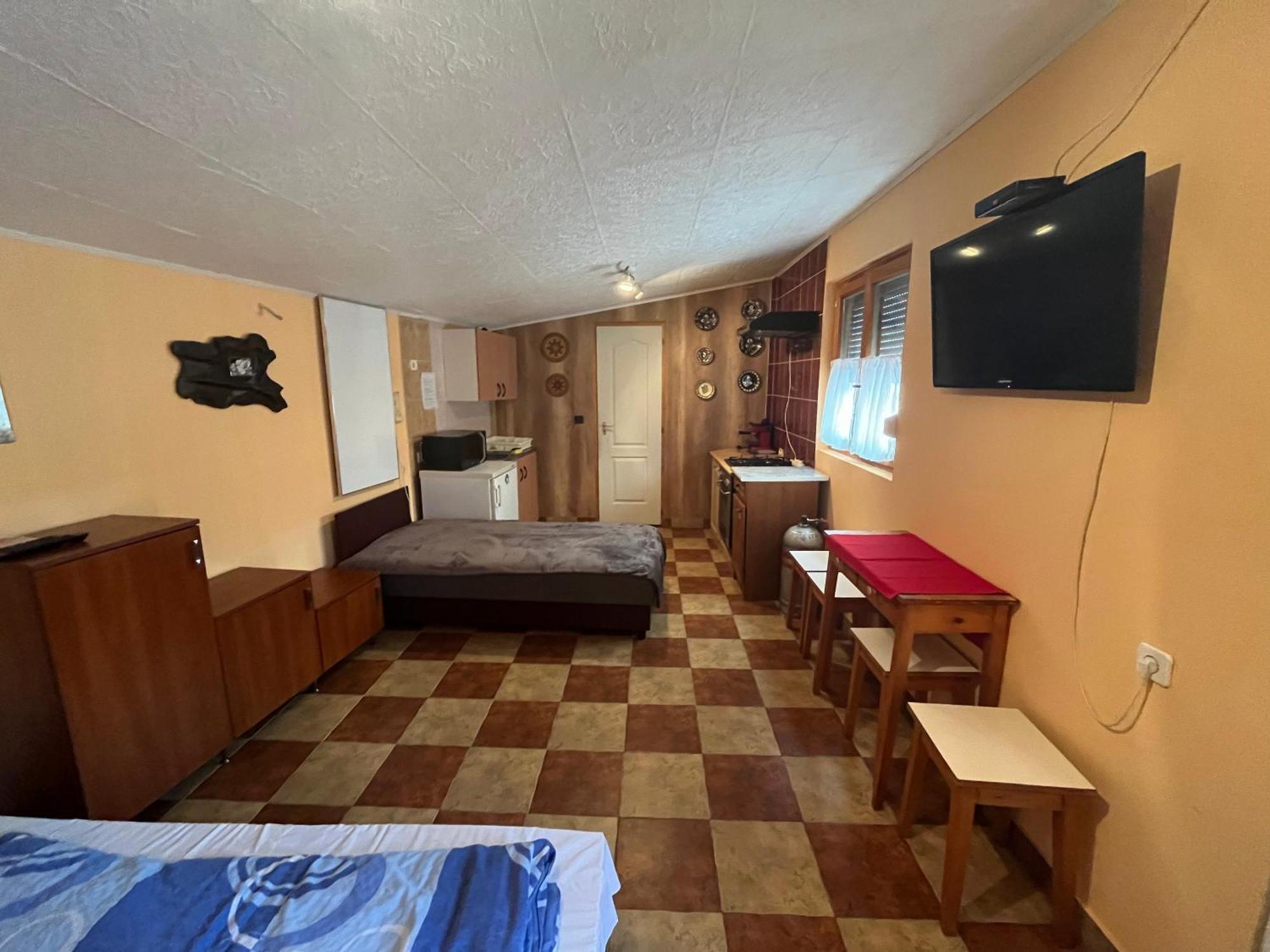 Tiszavirag Apartman Tiszakeszi Buitenkant foto