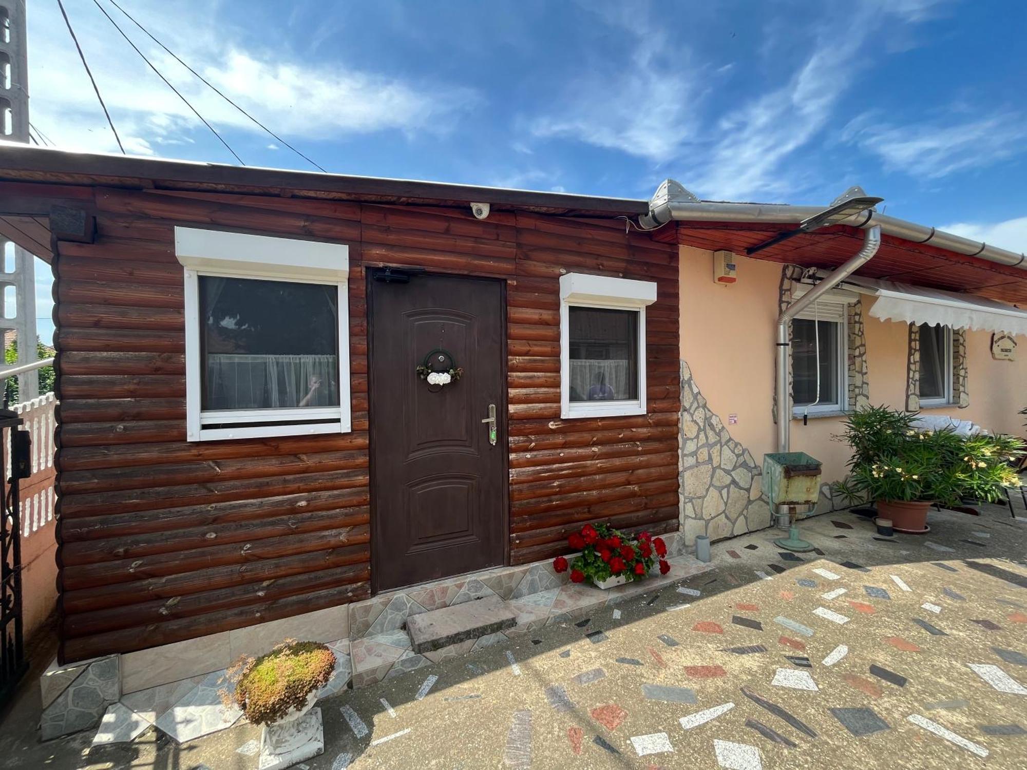 Tiszavirag Apartman Tiszakeszi Buitenkant foto