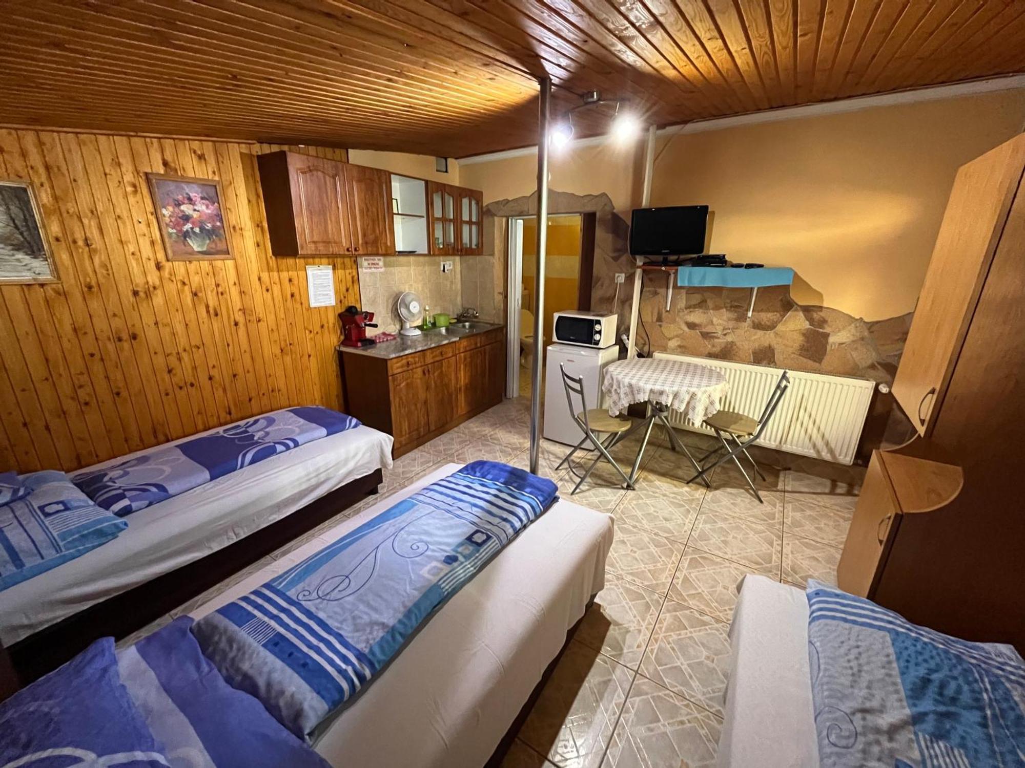 Tiszavirag Apartman Tiszakeszi Buitenkant foto