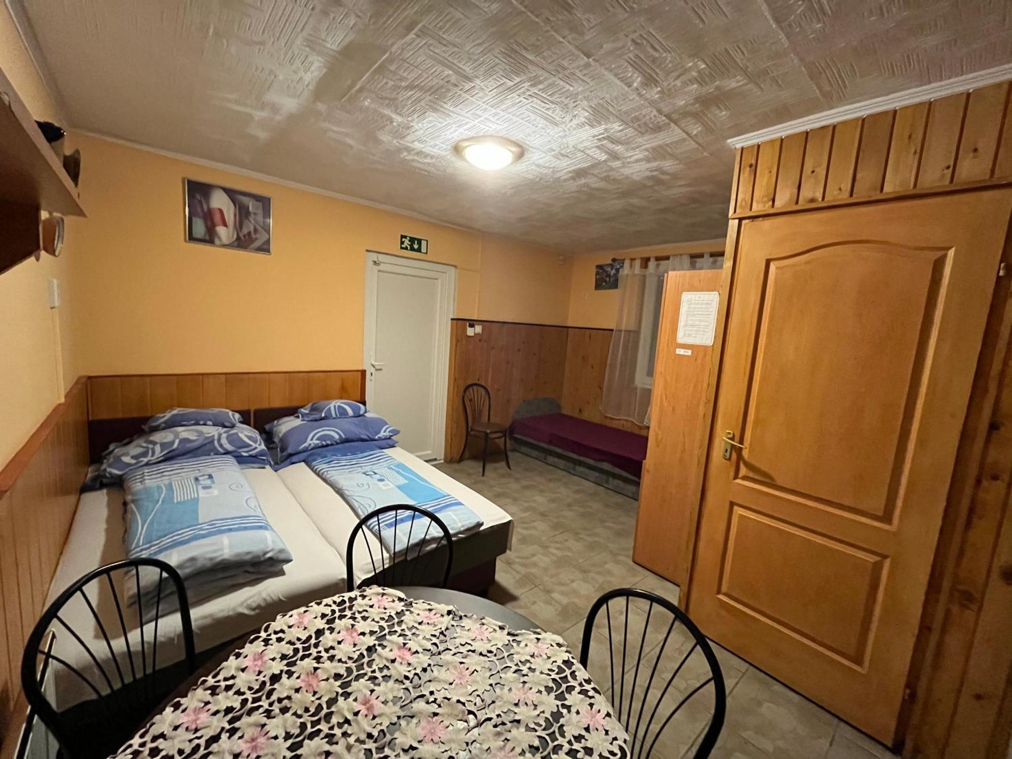 Tiszavirag Apartman Tiszakeszi Buitenkant foto