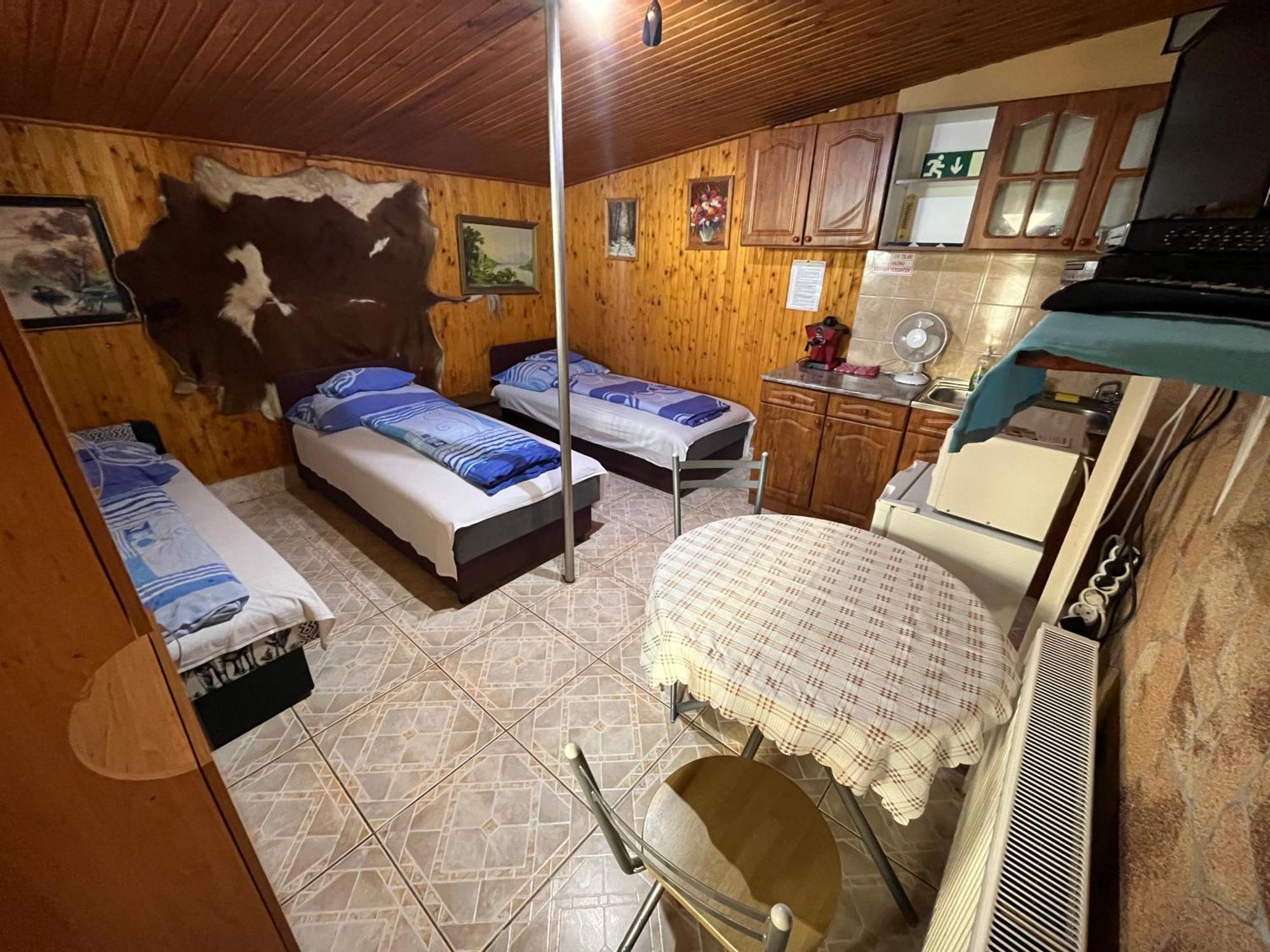Tiszavirag Apartman Tiszakeszi Buitenkant foto