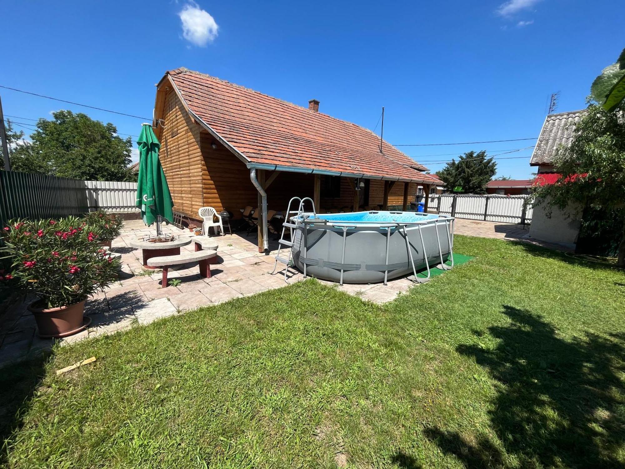 Tiszavirag Apartman Tiszakeszi Buitenkant foto
