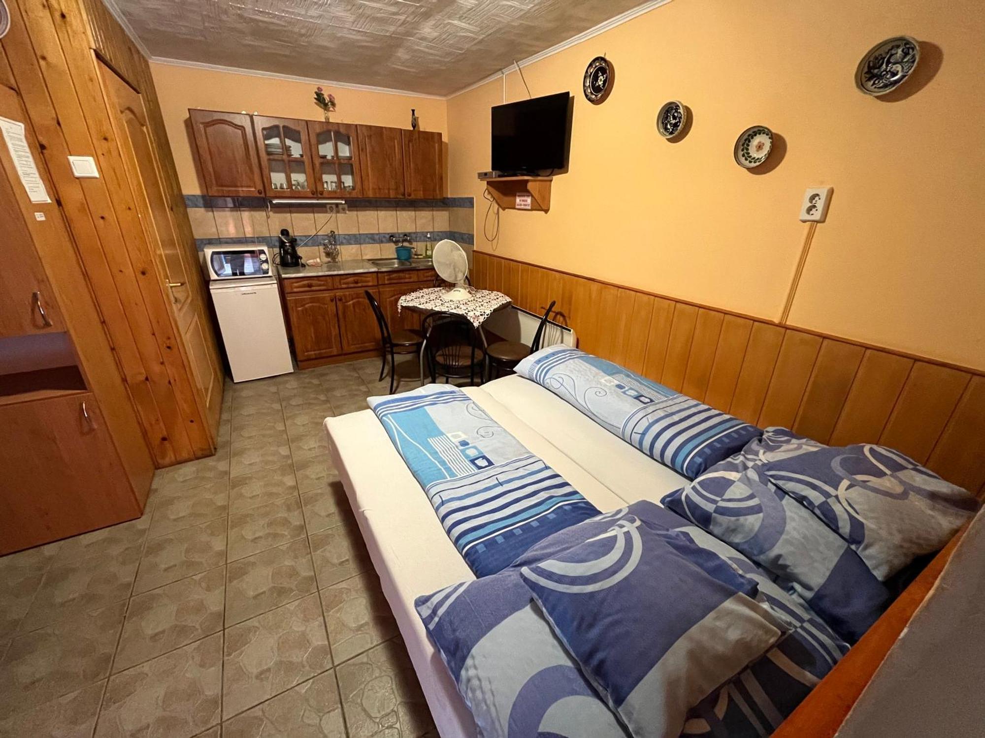 Tiszavirag Apartman Tiszakeszi Buitenkant foto