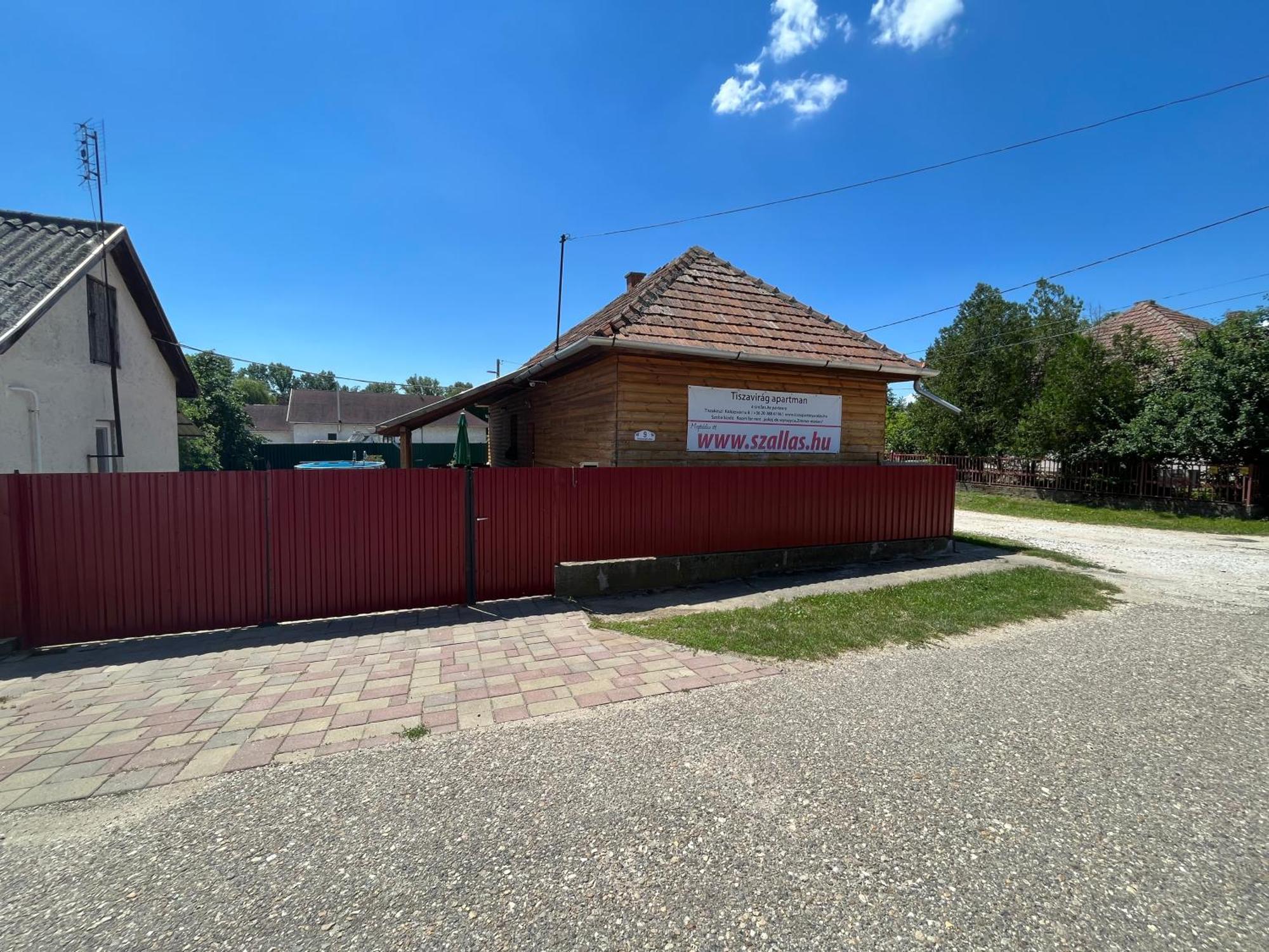 Tiszavirag Apartman Tiszakeszi Buitenkant foto